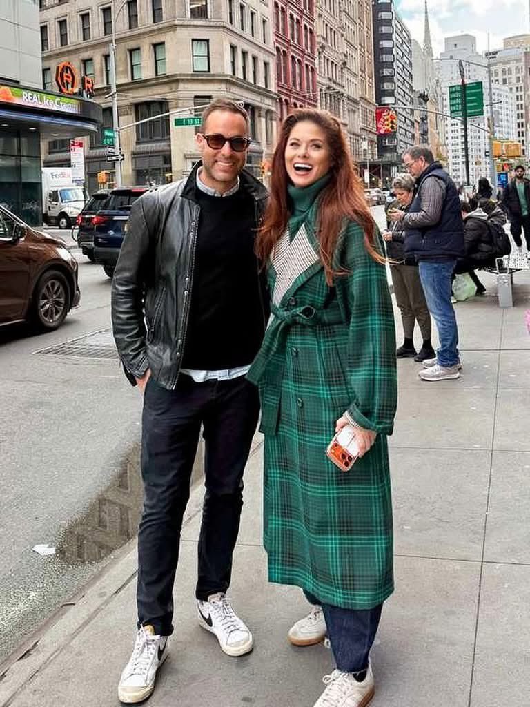 Debra Messing tweet media