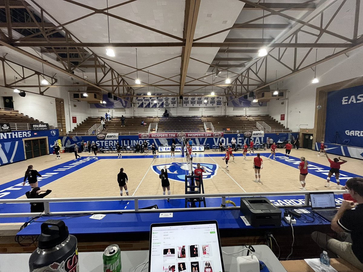 BUSINESS TRIP 🧳 
•
•
TOURNAMENT SEASON ⏰ <a href="/SEMOvb/">SEMO Volleyball</a> warming up before a BIG showdown with Little Rock in <a href="/OVCSports/">Ohio Valley Conference</a> play coming up at 7 p.m. from Charleston, Illinois 😤