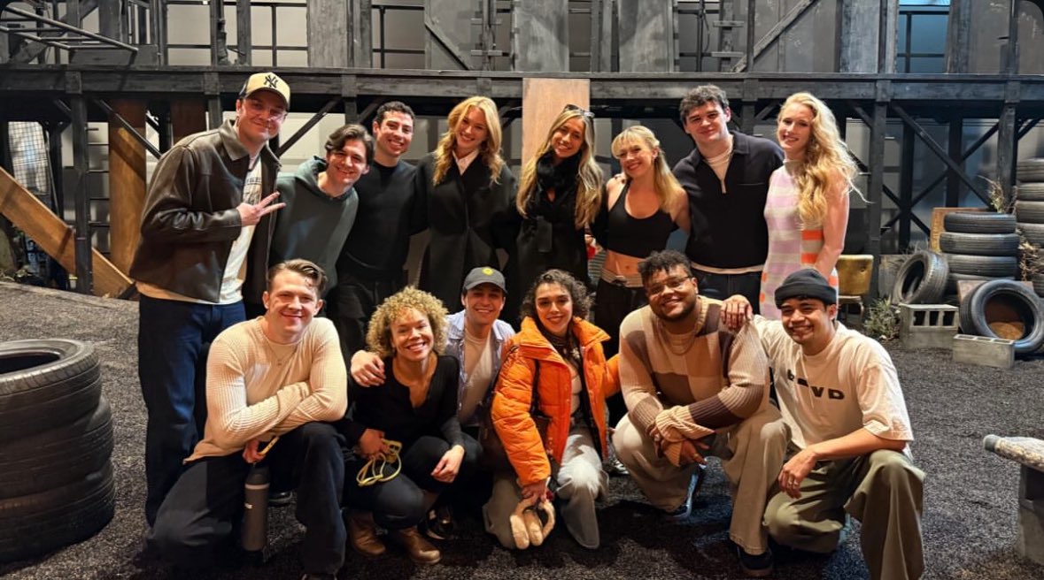 t8mcraetours's tweet image. 📸 | Tate McRae with The Outsider’s musical cast!