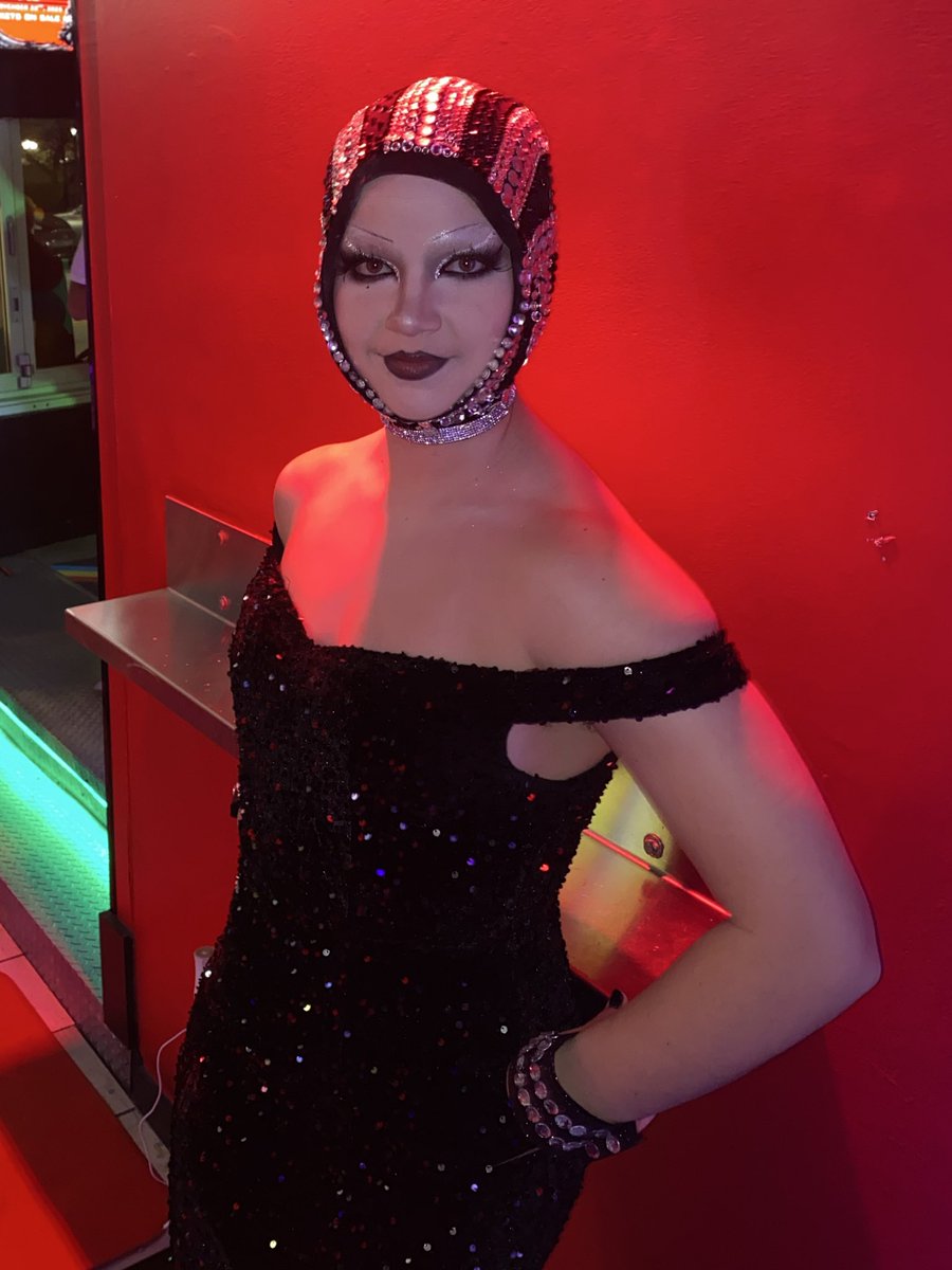 lightdontstopme's tweet image. I am a strange yet glamorous creature