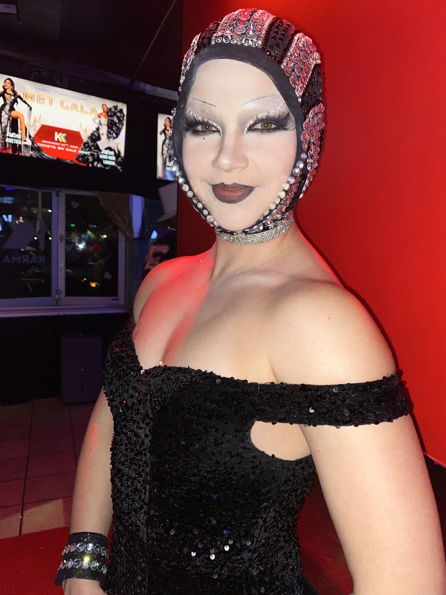 lightdontstopme's tweet image. I am a strange yet glamorous creature