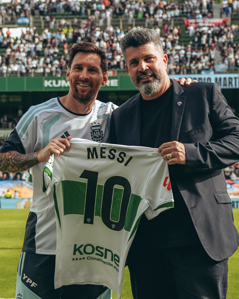 Messi qui visite le Camp Nou depuis y a eu que des bons trucs au club 

Messi qui s’entraîne avec la sélection argentine dans le stade de Elche ils font un gros match et font 2-2 

Devient chelou ce type quand même