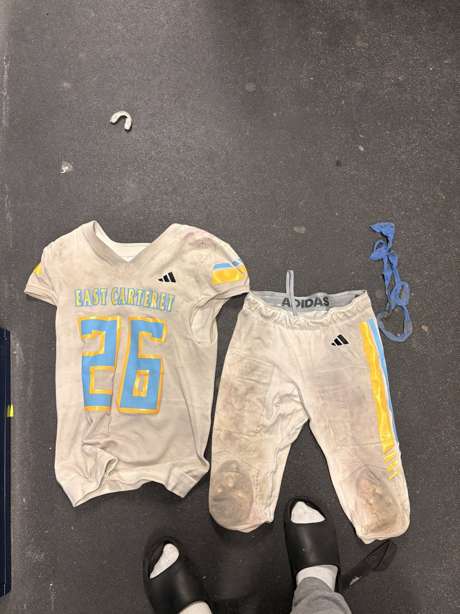 First of all, I just wanna thank God for allowing me to play this wonderful game alongside great coaches and great players. These past 4 years have taught me so much and I will never forget the bonds I made. Thank you <a href="/BJFrazier85/">Coach B.J. Frazier</a> and <a href="/ECMarinerFB/">East Carteret Mariner Football</a>!
#agtg✝️ #AnchorDown 🤞🏾