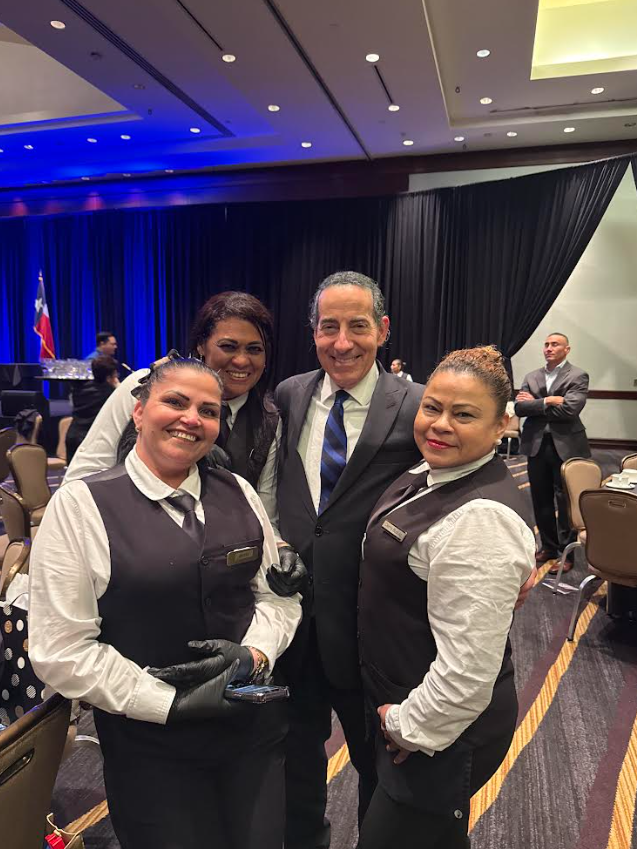 jamie_raskin's tweet image. What a thrill to keynote the @TexasDemocrats Johnson-Jordan Dinner in Houston with Reps. @LizziePFletcher, @JasmineForUS, Al Green, @LaCongresista and the rocking TX House Dems who broke quorum to awaken America. Get ready for a blue wave building across the Lone Star State!