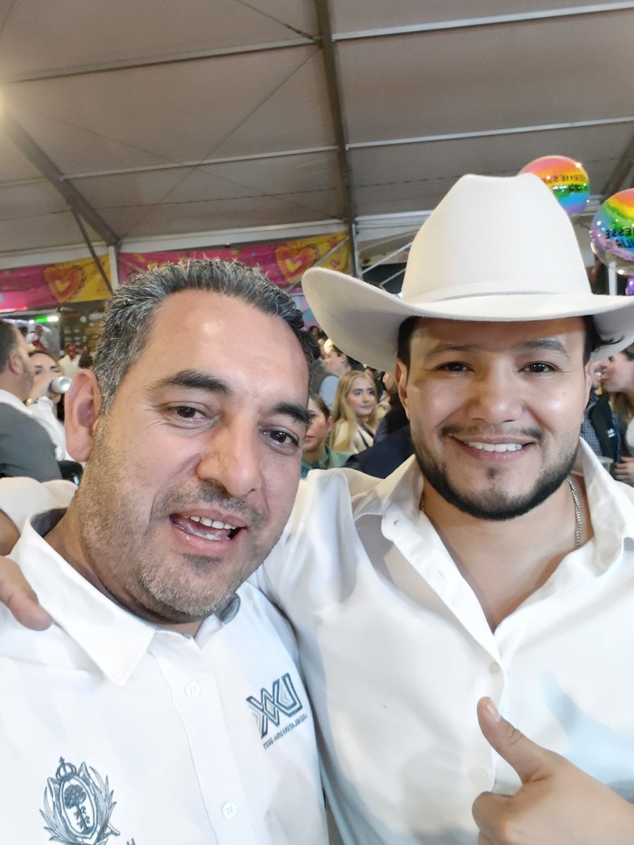 Una foto con mi hermano <a href="/victorhugo_hf/">Víctor Hugo</a> para hacer renegar a unos cuantos ....jos