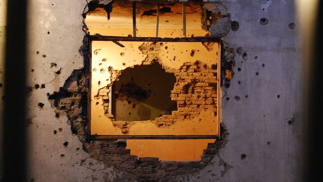 hijos_capital's tweet image. Así quedó la casa familiar Teruggi-Mariani después del ataque de los genocidas con el operativo de 1976: asesinaron a Diana y se llevaron a su hija Clara Anahí, de 3 meses. A Daniel lo asesinaron el año siguiente. Clara Anahí cumplió 49 años y sigue sin conocer su identidad.