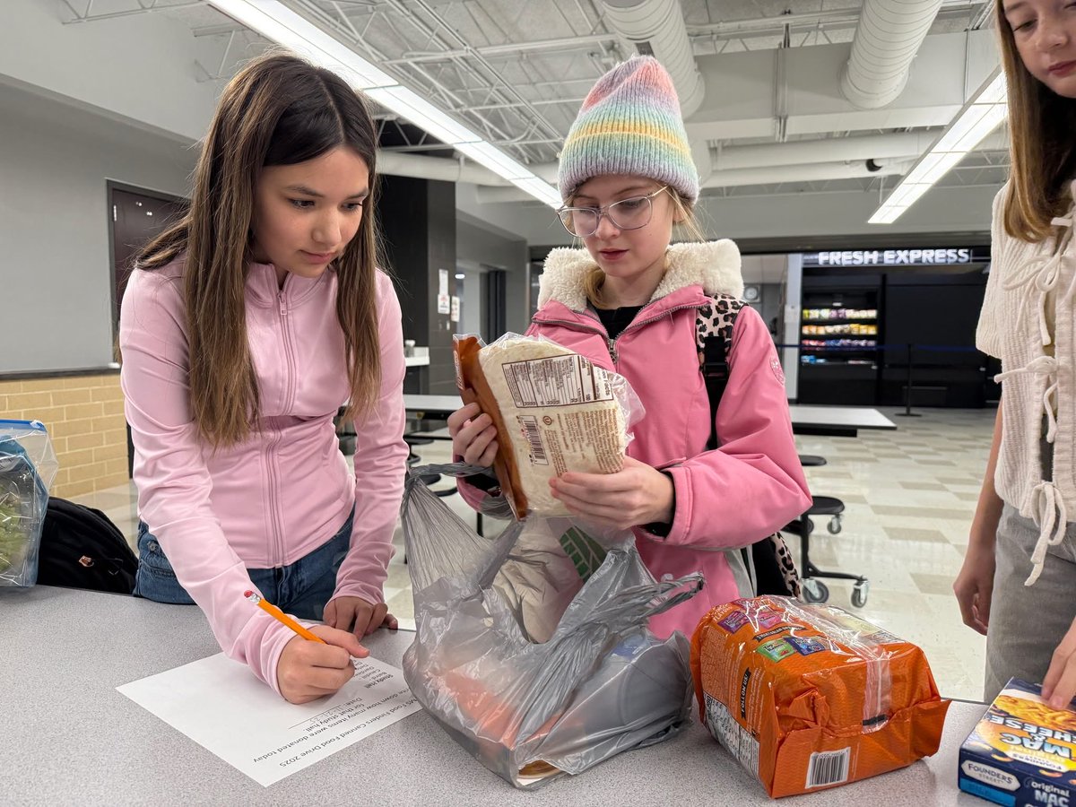 WMS_Mustangs's tweet photo. Our Student Council has been busy this month! They were able to donate 138 pairs of socks to the Lafayette Transitional Housing Center. SC also had a food drive where they collected 270 items. These items were donated to the Stockwell Community Church's Harvest Basket Ministry. https://t.co/yzxFJFxahI