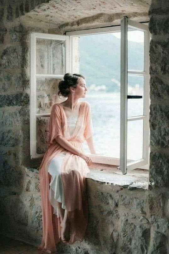 Dann
Wenn dein Glück
kein Glück mehr ist
dann kann deine Lust
noch Lust sein
und deine Sehnsucht ist noch
deine wirkliche Sehnsucht

Auch deine Liebe
kann noch Liebe sein
beinahe noch glückliche Liebe
und dein Verstehen
kann wachsen

Aber dann will auch
deine Traurigkeit
traurig