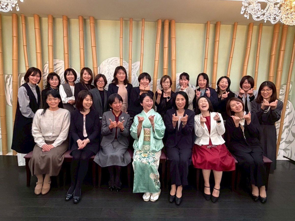 saokaku7's tweet image. 研究会終了後、からすま京都ホテルにて
弊社15周年記念感謝パーティ
皆さんとの出逢いの軌跡と奇跡を振り返る時間
受講生の皆さんに支えられて今があります
感謝しかありません
これからは「生涯貢献」で生きたいと思います
ameblo.jp/hwm-s/entry-12…

#保健師