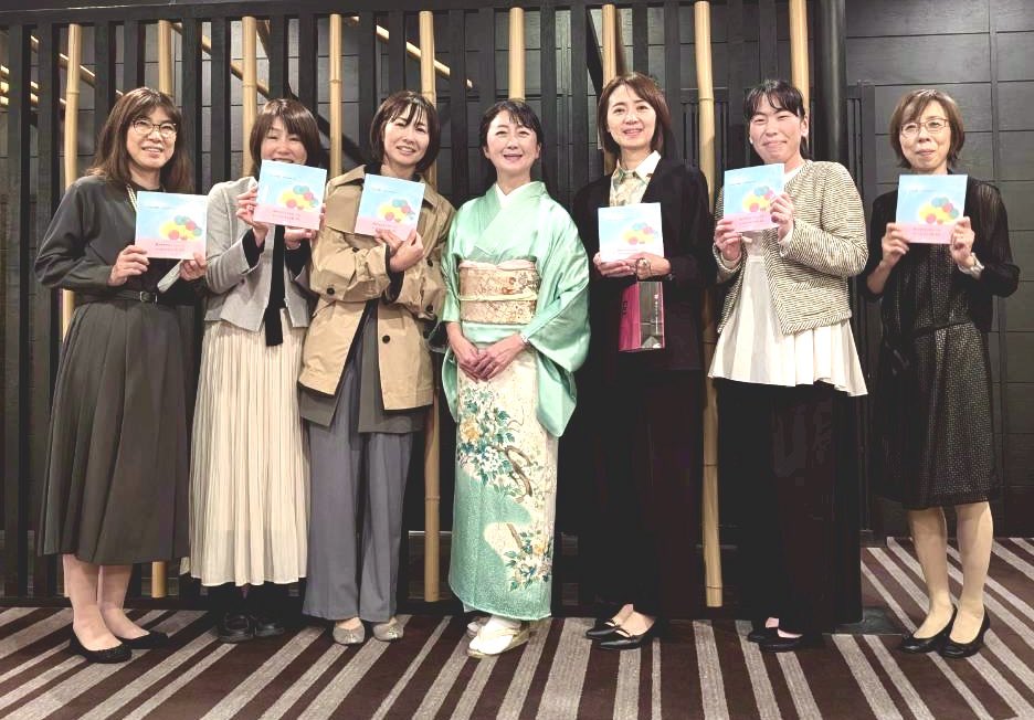 saokaku7's tweet image. 研究会終了後、からすま京都ホテルにて
弊社15周年記念感謝パーティ
皆さんとの出逢いの軌跡と奇跡を振り返る時間
受講生の皆さんに支えられて今があります
感謝しかありません
これからは「生涯貢献」で生きたいと思います
ameblo.jp/hwm-s/entry-12…

#保健師