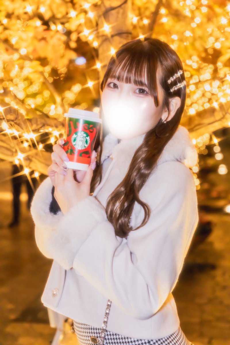 aika_pre's tweet photo. 大好きなイルミネーションと大好きなジョイフルメドレーティーラテ☕️✨♡ https://t.co/Z7SXfKi5HU