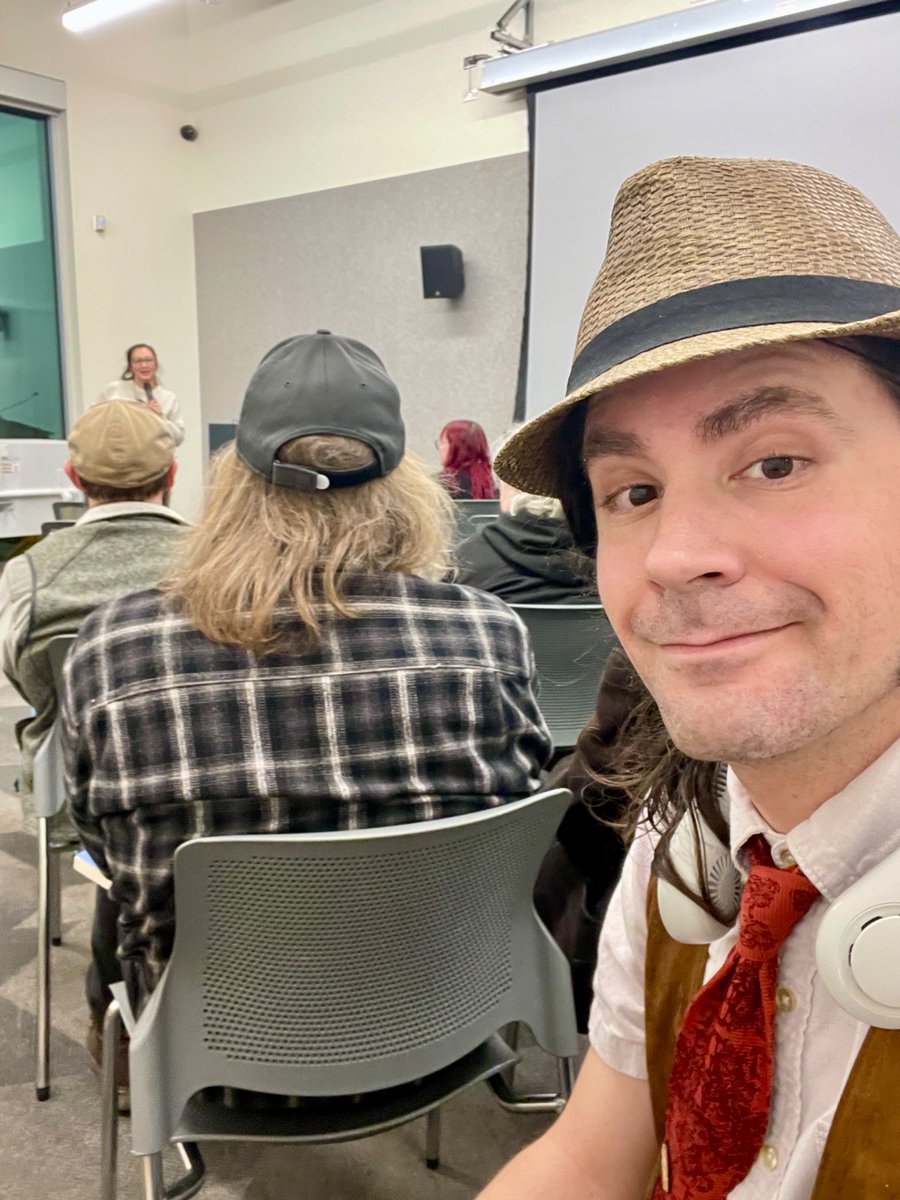 WritingManzoni's tweet photo. From the Foray Book Exchange open mic. I performed chapters from two of my novels. 

It had been many months since my last event. So it was exciting.

#writerslife #openmic #spokane #authors https://t.co/Dm2eodp7jA