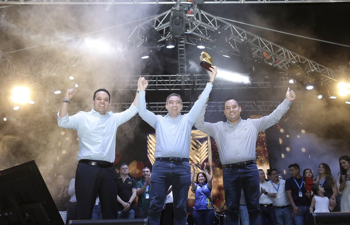 DanielRestrepoC's tweet image. Hoy celebramos la vida de @DiegoTItagui, alcalde de Itagüí, un gran amigo, líder y coequipero. Le deseo salud, sabiduría y muchos éxitos en cada reto que asume por nuestra ciudad. ¡Feliz cumpleaños, alcalde! 🎉💙 Gracias por tanto, Dios lo bendiga siempre.