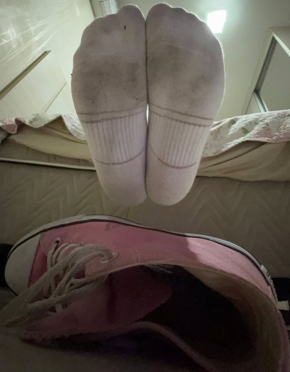 FemaleMacro's tweet image. i just wake up and caught through the window my neighbor sneaking into my front door and stealing my socks, so i just shrunk him to the size of an ant, if hes dream is to be closer to my socks i'll just enjoy one night shopping with this bug boy inside my shoes!

#sizetwitter