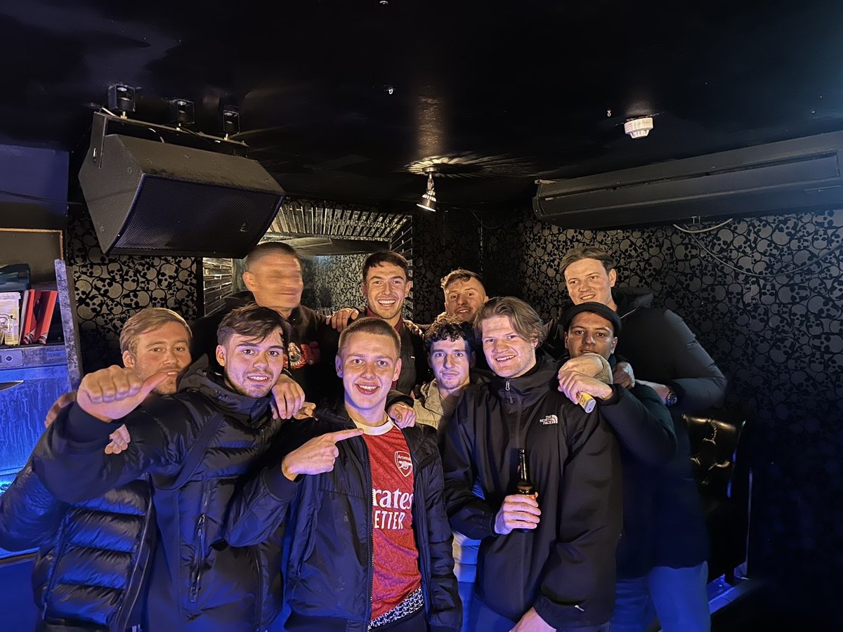 Danny02_'s tweet image. Zubimendi on the beers fuck Tottenham 🍺🔴⚪️