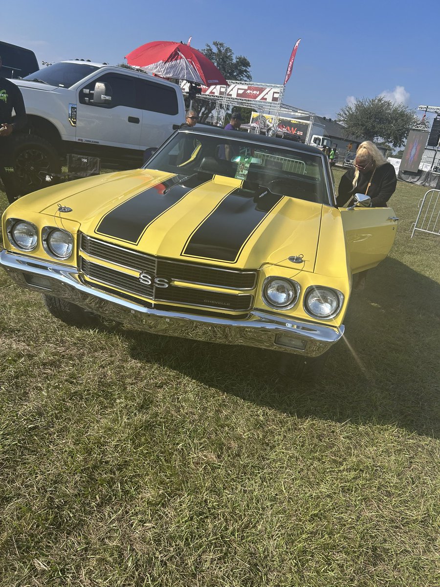 January6Baby's tweet photo. The classic weekend https://t.co/p6AB9GffQM