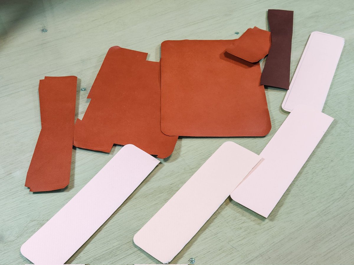 Sasa_leather's tweet photo. リハビリにペンケースを作っていきます！！ https://t.co/AFxnomFv28