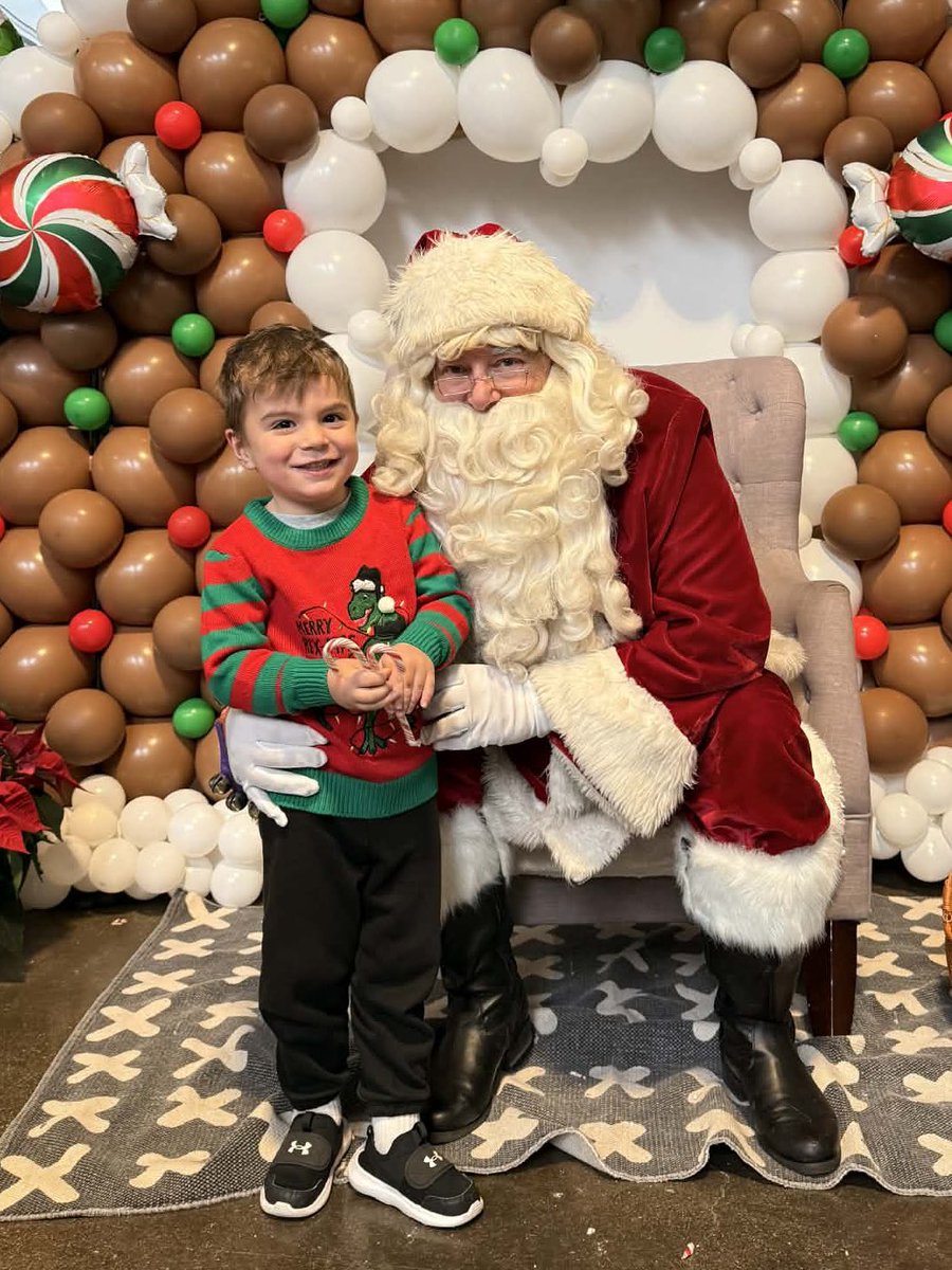 SantaJasonW's tweet image. A family that’s been coming to see me for the past few years

“It took us a moment to warm up but that’s always the way, if you swipe to see the trend of past years) but luckily, Santa had some pretty funny jokes that helped us get a little bit more comfortable!! ”