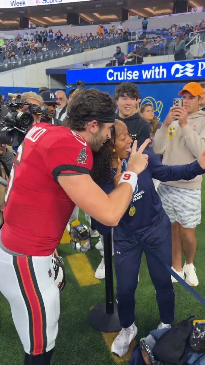 Baker Mayfield 🤝 Team USA Women's @NFLFlag team 
