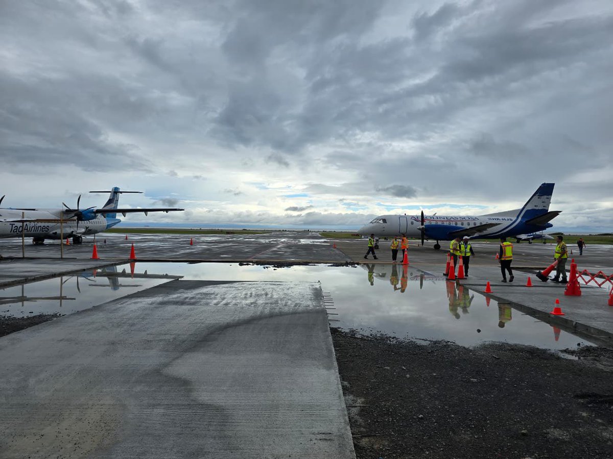 OctaJPP's tweet image. ¡COMUNICADO! 

Les manda a decir @XiomaraCastroZ que buen viaje desde la nueva terminal del Aeropuerto Internacional de Roatan ✈️🏝️ 

Un lujazo que se merecen los pasajeros 👏 

#XiomaraCastro