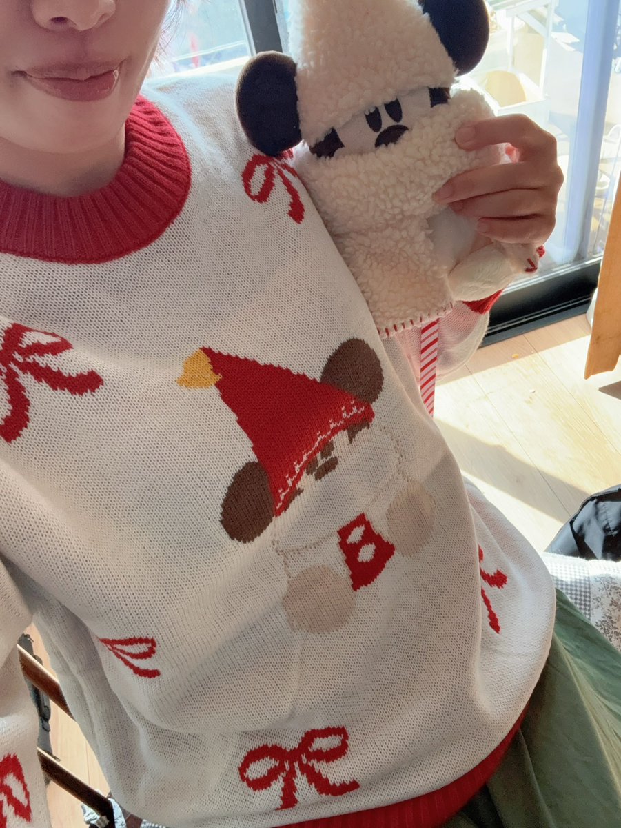 ネットで今年もリルリンリンセーター買えた😍 私は 近所に出歩くとき
