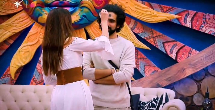 Farrhana nominating Jamal even after all his buttering &amp; sweet talks is exactly why she’s a winner for me.
Unbothered. Unbiased. Unshakeable.

#FarrhanaBhatt #BiggBoss19