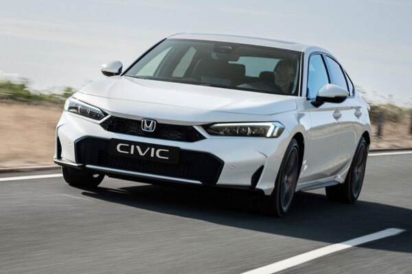 AutoWeek's tweet image. AutoWeek heeft de prijzen van de vernieuwde Honda Civic. Op de prijslijst komen we dezelfde prijzen tegen als voorheen. autoweek.nl/autonieuws/art…