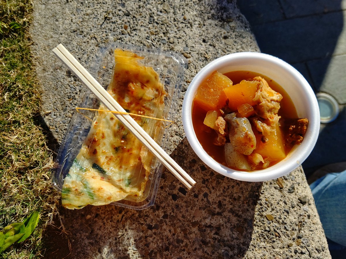 Kirachoiwaruski's tweet image. #ともくらフェス
うまいものいっぱい食べてます😁