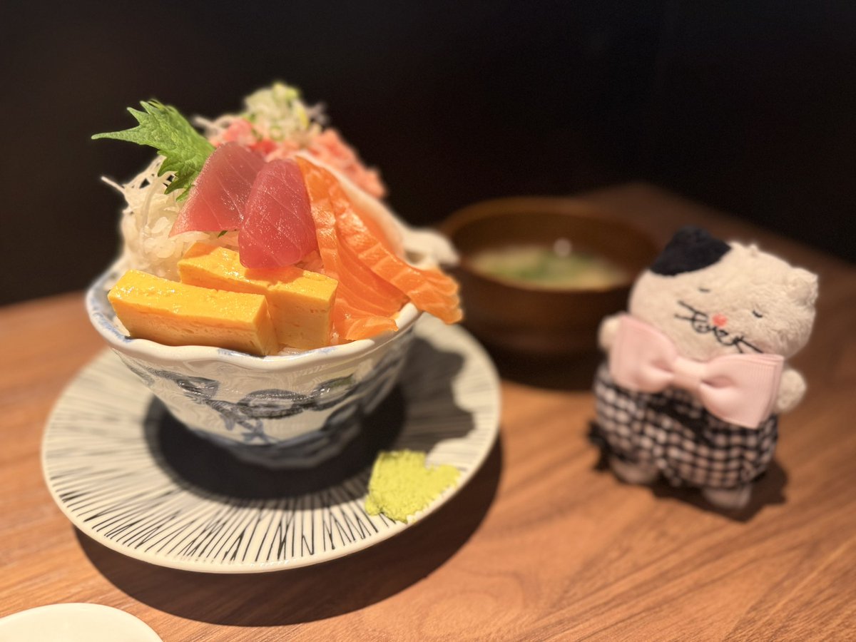 hirara_now's tweet image. 遅くなったけどお昼ニャ🐟😸
#でぶねこ