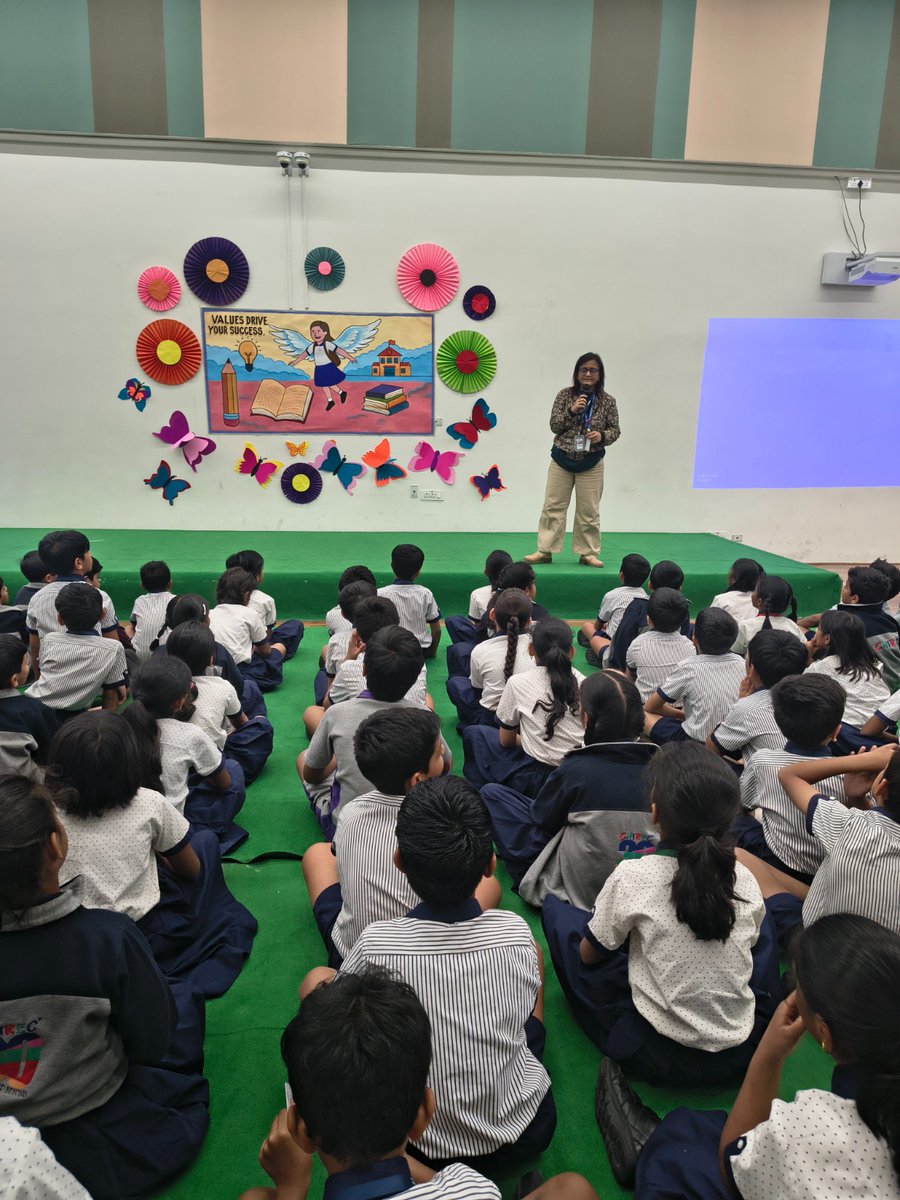 SCSC_Cyberabad's tweet image. Suraksha Kavach at CHIREC 

SCSC held a safety session for 230 Grade 3 kids on kindness, safety habits &amp;amp; speaking up.

Thanks to Inspector Hanuman Goud &amp;amp; SI Anitha (SHE Team) for guiding them.

Safer kids, stronger communities. 🌟

#SCSC #ChildSafety #SurakshaKavach #CHIREC