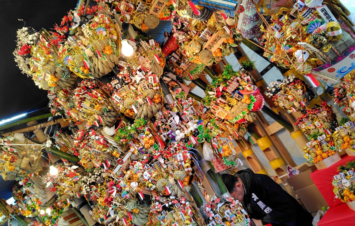 きょうの酉の市
ことしはは二の酉が祝日になったので朝から鷲神社は大賑わい。
かっこめ熊手に福を込めてもらって買ってきました。
 #写真が好きな人と繋がりたい #キリトリセカイ #東京カメラ部 #原宿 #浅草　#台東区　＃スマホ写真