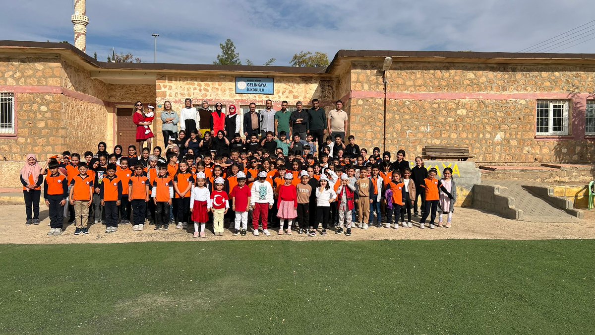 "Bana bir harf öğretenin kırk yıl kölesi olurum. " Tüm öğretmenlerimizin öğretmenler günü kutlu olsun. 
<a href="/Yusuf__Tekin/">Yusuf Tekin</a> <a href="/midyatkaymakam/">T.C. Midyat Kaymakamlığı</a> <a href="/abdurrahimdmr47/">Abdurrahim DEMİR</a> <a href="/midyatilcemem/">Midyat İlçe Milli Eğitim Müdürlüğü</a>