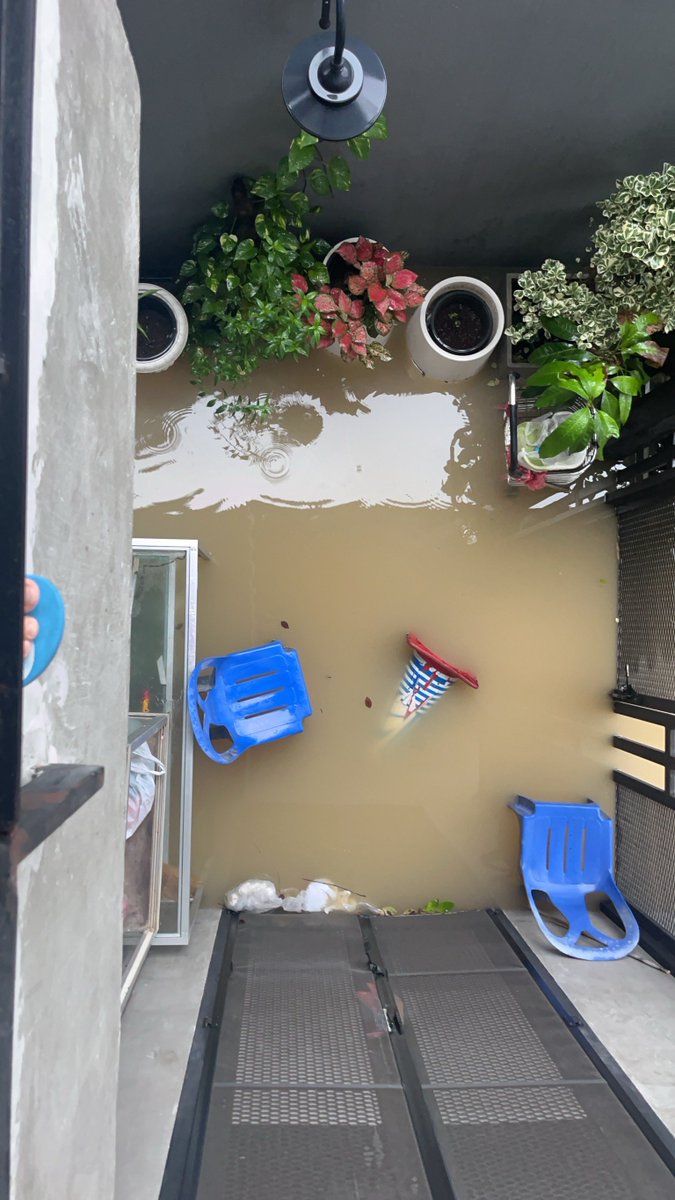 ❗️รบกวนช่วยรีหน่อยค่ะ❗️
ที่บ้านมีผู้สูงอายุ 5 คน ซึ่งเป็นผู้ป่วยติดเตียง 1 คน ขาไม่ดี 1 คนและมีโรคประจำอีก 3 คน มีน้องชายเราดูแลอยู่คนเดียว มีน้ำดื่มกับขนมนิดหน่อย ตอนนี้น้ำค่อนข้างสูงแล้วจึงต้องการอพยพผู้สูงอายุออกจากพื้นที่แต่ติดต่อเบอร์หน่วยงานต่างๆ ไม่ได้เลยค่ะ
พิกัด: