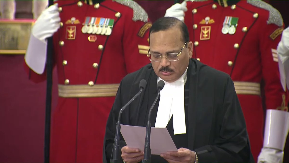 TusharSrilive's tweet image. भारत के 35 वे मुख्य न्यायाधीश के रूप में जस्टिस सूर्यकांत ने शपथ ली 
#CJI #judge #SupremeCourt