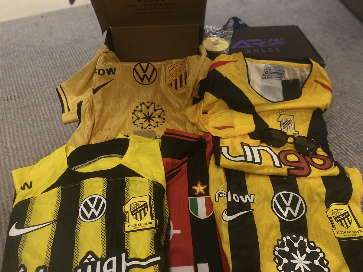 يعطيك العافية يا سيف على الاطقم الحلوه والجميلة 

خامه ممتازه صراحة وهذه اول مره في حياتي اطلب طلبيه لتيشيرتات بالكميه هذه وخصوصا للاتحاد، واول مره اطلب من متجرك والحمد لله كنت عند الثقه🤍😍

اسعار مناسبة وفي متناول الجميع 👌🏽🤍

أسال الله ان يبارك لك في رزقك 🤲🏽
<a href="/SA1IFC/">سيف الاتحادي / SAIF</a>