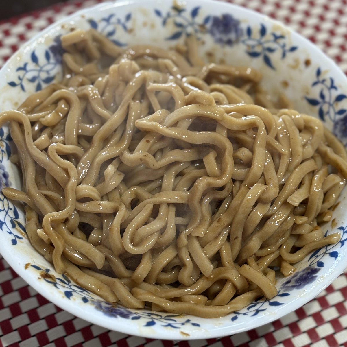 wiliercento1's tweet image. 子供にくら寿司食べさせて、帰宅後寝かしつけて、ゴリワシ麺600g食べるデブ親の鏡。

このレシピがあれば、混ぜそば、油そば店の暖簾をくぐることは一生あるまい。

つけ麺専用中華麺よりヨキだった。