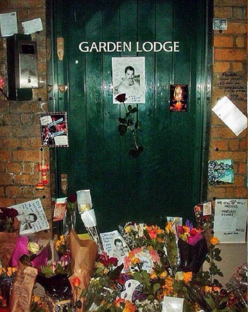 fredsladygodiva's tweet photo. Saddd…
#FreddieMercury #legendsneverdie https://t.co/m7Qvs4ic8Y