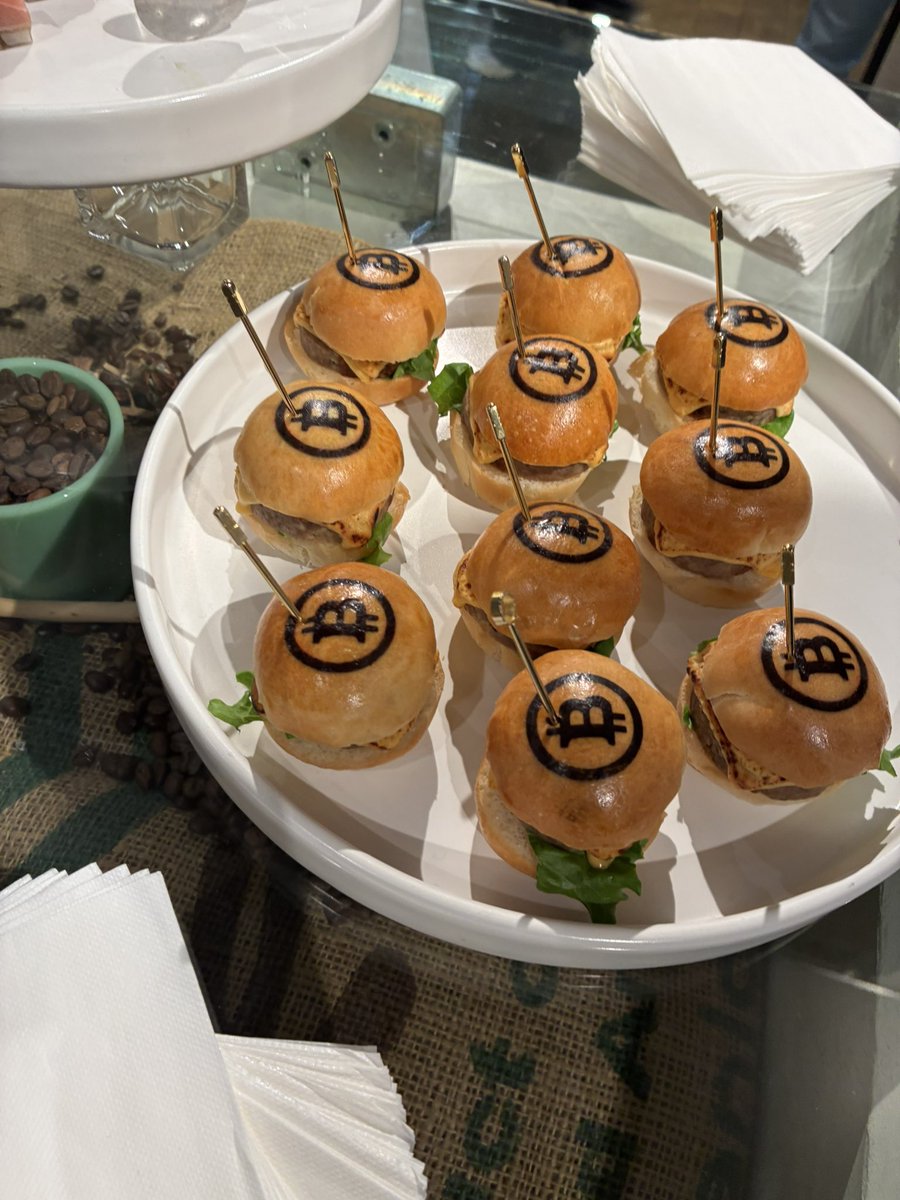 chippyblueberry's tweet image. 昨日は久々の出店。久々の再会、新しい出会い。沢山の収穫。楽しすぎた。ありがとうございました！
Yesterday was my first market in a while.Reunited with familiar faces, met new ones, and learned so much.I had an amazing time. Thank you all!
@TBB_EN @TBB_JP @TheBTCJapan 
#DevDay #BUIDL