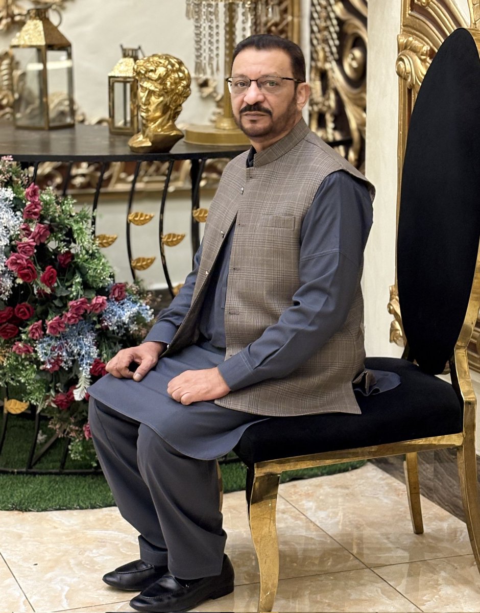 ترے وجود کا اقرار میں کروں نہ کروں 
ترے  وجود  سے  انکار  ہو  نہیں  سکتا 

یہ اور بات ہے دستک  دیے  بنا نہ کھلے 
مگر وہ در کبھی دیوار ہو  نہیں  سکتا 
۔
#احمد_سبحانی_آکاش