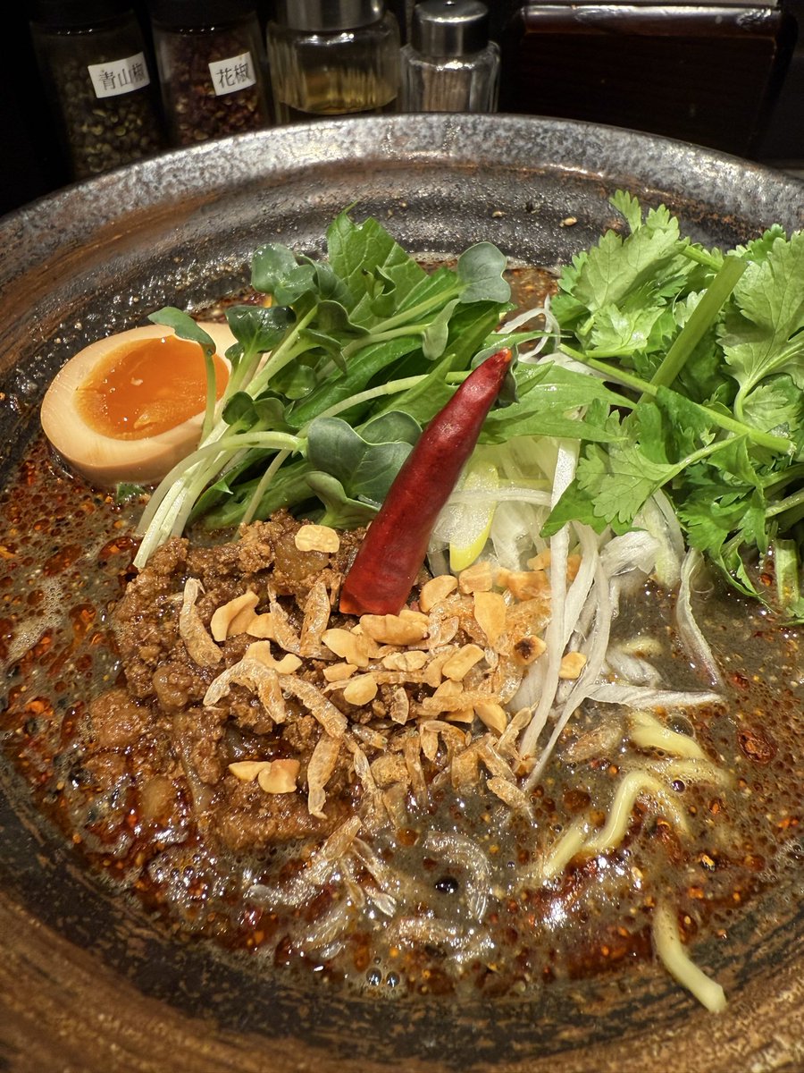 Gkner's tweet image. 昨日はEmerald ラブネバツーマンありがとうございました！自分の機材トラブルで長らくお待たせしてしまいすいません🙇‍♂️当日朝方まで動いてたのが本番直前で動かなくなって「これ悪い夢かな？」ってなってました（音楽人は現場トラブルの夢見がち）。過去一のトラブル乗り越え、麺で1日を丁寧に〆ました