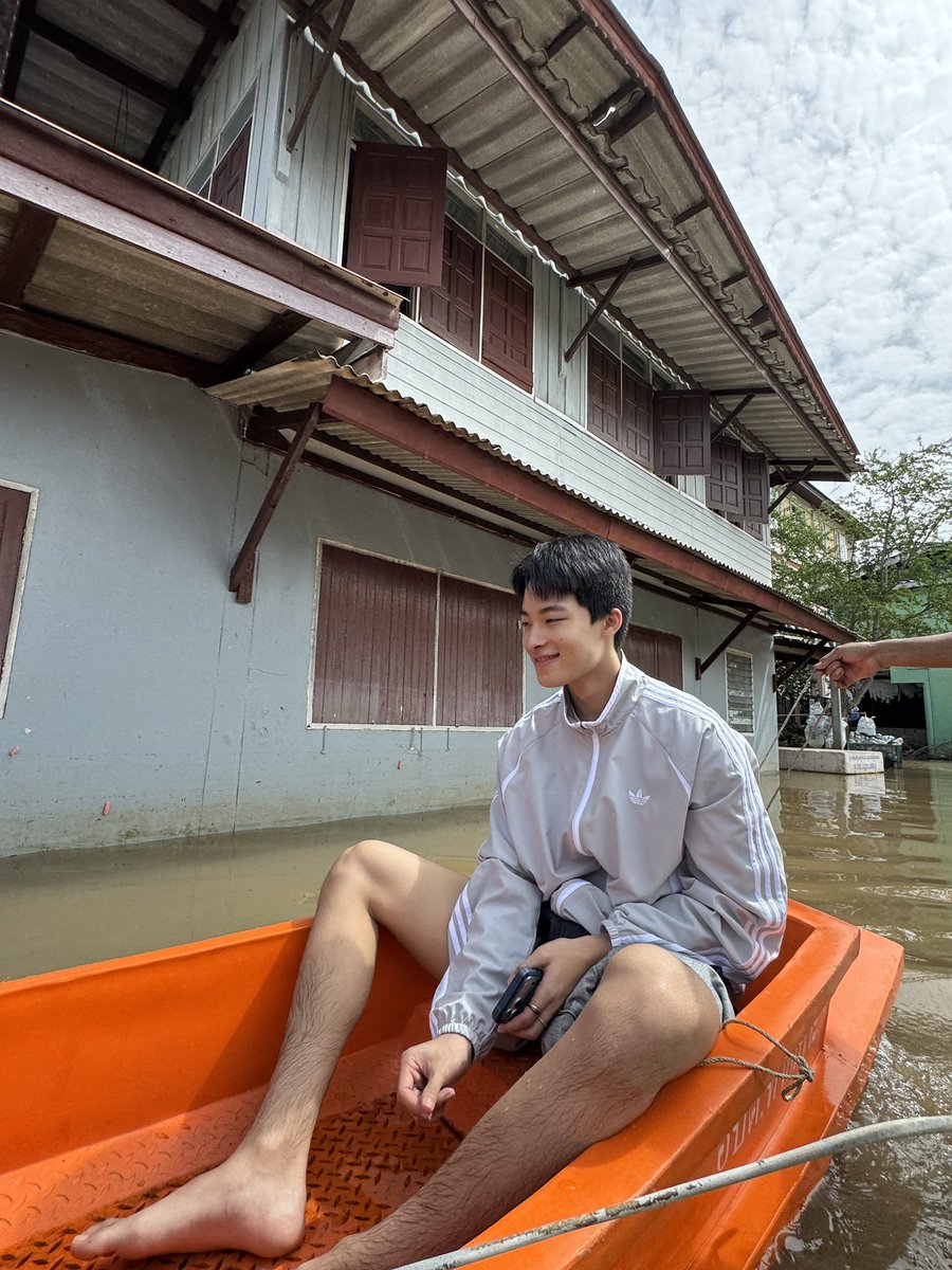 than_chanasit's tweet image. มามาบริจาคอาหารช่วยน้ำท่วมครับ😚