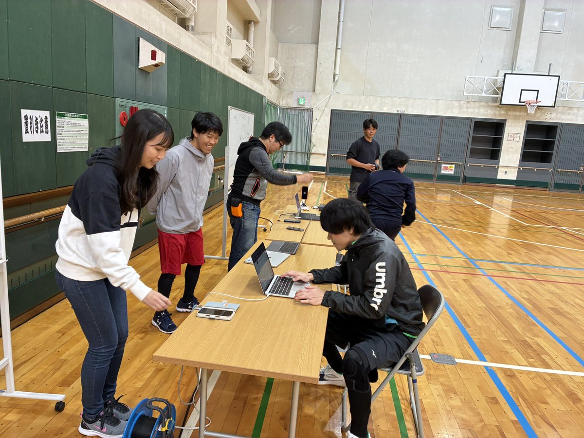 2つめの種目 : コーディングリレー👩‍💻

競プロの問題を見て、チームで5分間作戦会議、その後7分間コーディングリレーを行いました！

20秒コーディングする人もいれば、スクワットする人も！勝敗はいかに！？🏆
#エンジニア運動会