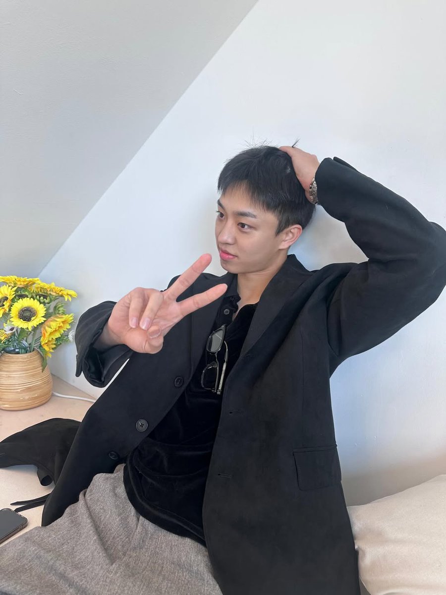 srwzone's tweet photo. once again for all, rakwon is back ‼️ https://t.co/atdBEzzQHV