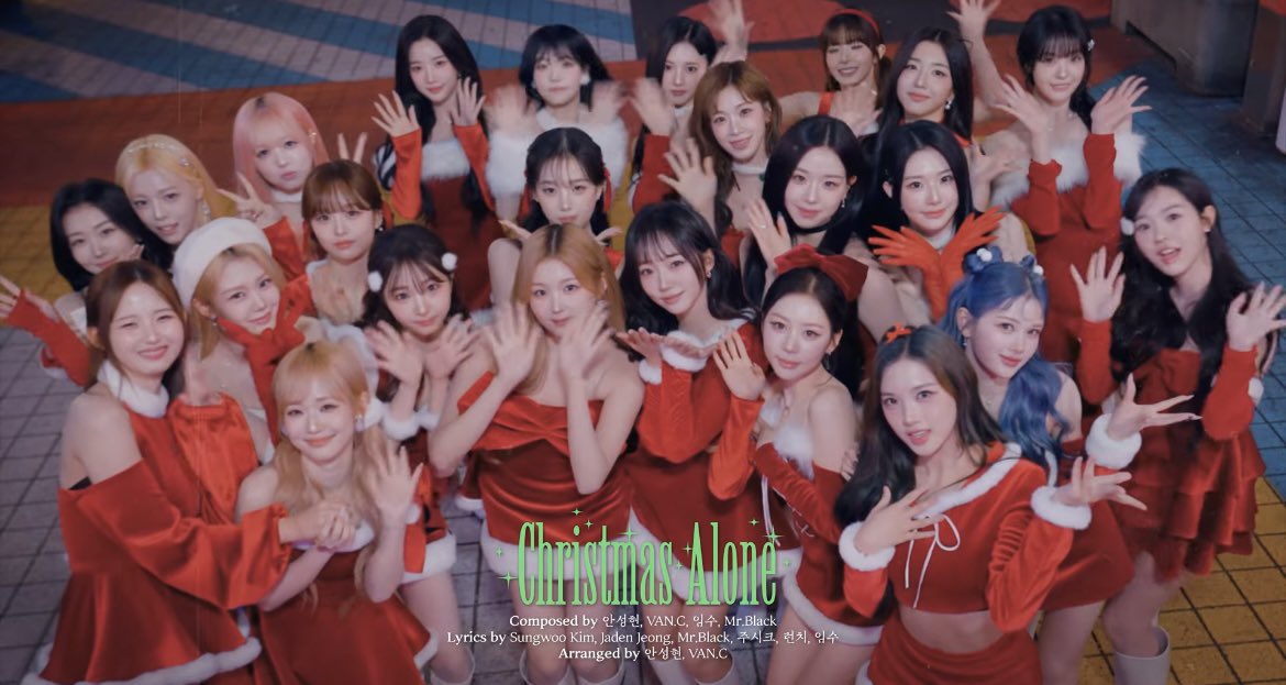 tripleS 「Christmas Alone」は、24人の美しい少女たちの遺伝子の