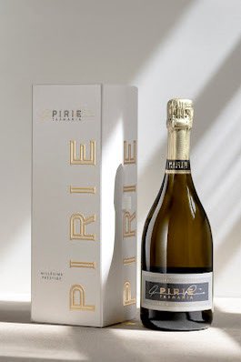 winsordobbin's tweet image. Two new #wine releases up the ante in the premium #sparkling space. @PirieTasmania #Tasmania #winebusiness gourmetontheroad.com/2025/11/pirie-…