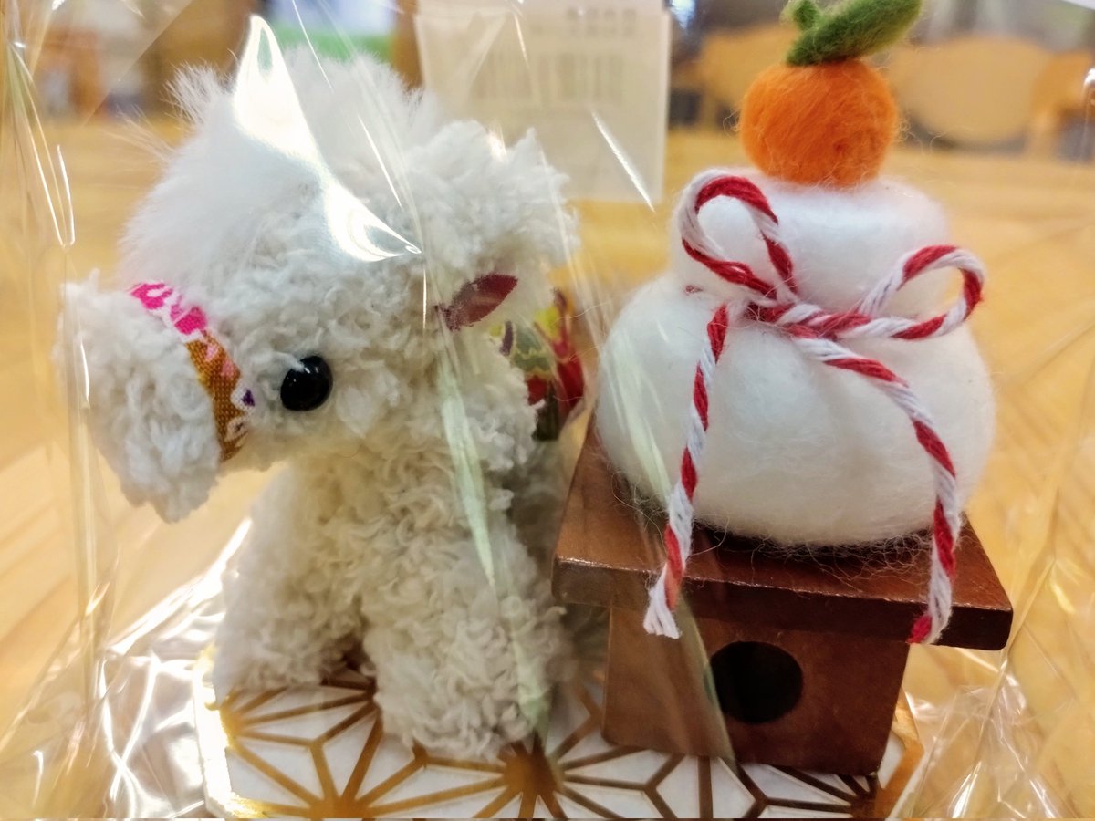 okawa896's tweet photo. 大川村“村のえき”に年末年始にピッタリなモールドールが入荷してます！

クリスマスバージョンは紐がついているので、オーナメントにも◯
お正月バージョンには来年の干支、“午”うまモチーフの置物。

手作りなので、一つ一つ違いがあります。
よく見て、あなたのお気に入りを見つけてくたさいね！ https://t.co/aUNpah9wfv