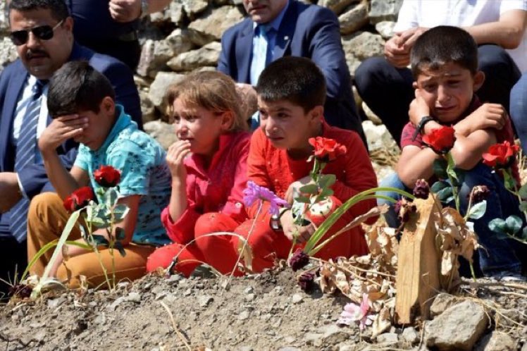 Kalleşçe katledilmeselerdi onlar da öğrencileriyle kucaklaşacaktı.
24 Kasım Öğretmenler Günü kutlu olsun.