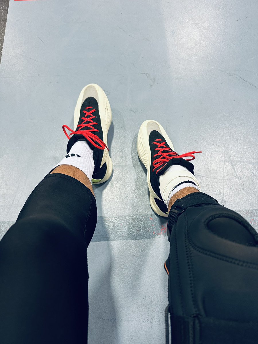 therealandy01's tweet photo. Been a while and it feels good to be back 🏀💯

#teamadidas #antman #ae1stormtrooper https://t.co/GGgGC3iJgD