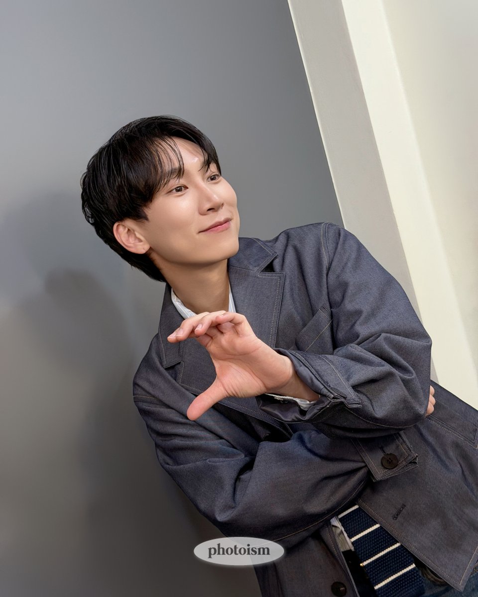 PHOTOISM X SEO EUNKWANG

앗 눈부셔!
서은광 너무 빛나서 
내 폰 밝기 조절 고장남 📱

목소리 뿐만 아니라
얼굴도 빛나는 실버라이트 ✨

#포토이즘 #비투비 #서은광 #BTOB #SEOEUNKWANG

ONLY IN PHOTOISM
