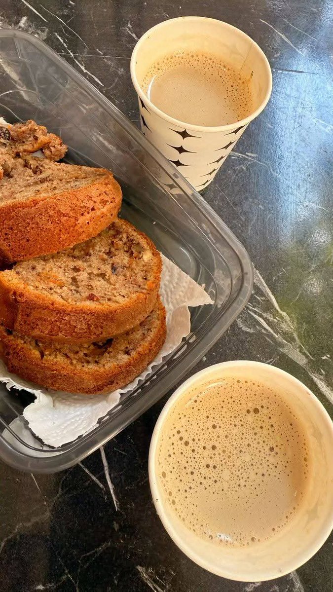 ليس من العدل أن تطلب من نفسك أن تُسامح كل إنسان أساء إليك وهو يرى ضعفك رأي العين  أساء إليك في لحظة كنت فيها محتاجا لكتف لا لطعنة هذا يكشف معدنه لا مزاجه ومن آذاك في عز علاقتك معه وهو الأعرف بقربك ومحبتك فقد أراك حقيقة قلبه حين ظن أنك لن تنتبه
#صباحيات
#صباح_الأشياء_المُشرقة